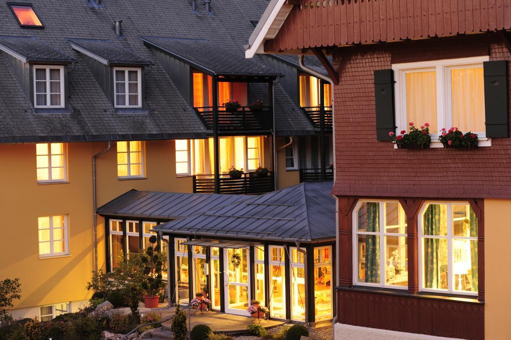 Ferien Residenz Bergfried Hotel Hinterzarten Exterior photo