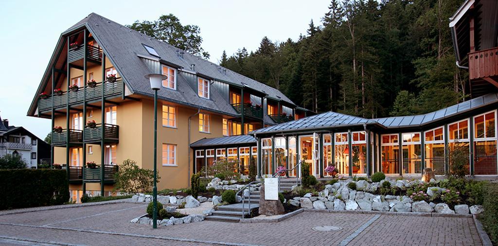 Ferien Residenz Bergfried Hotel Hinterzarten Exterior photo